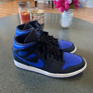 Jordan 1 mid royal
